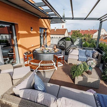 Buekk Penthouse, Panorama Jacuzzival Apartment Miskolc Bagian luar foto