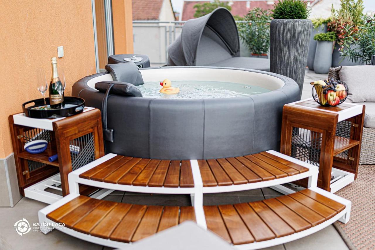 Buekk Penthouse, Panorama Jacuzzival Apartment Miskolc Bagian luar foto