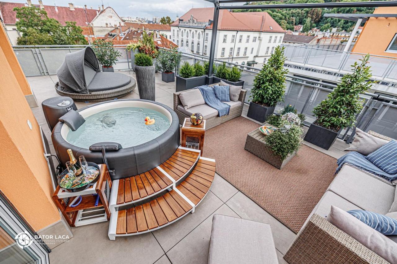 Buekk Penthouse, Panorama Jacuzzival Apartment Miskolc Bagian luar foto