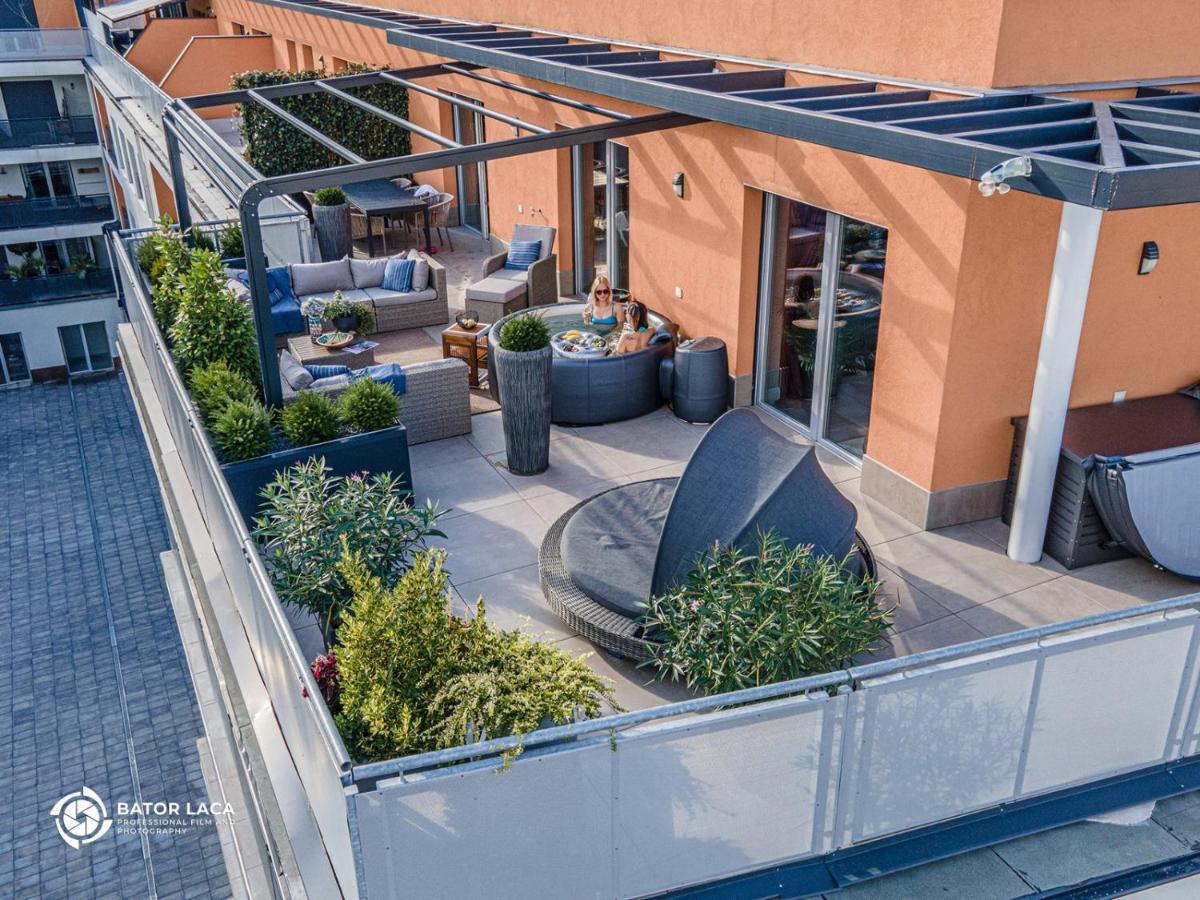 Buekk Penthouse, Panorama Jacuzzival Apartment Miskolc Bagian luar foto